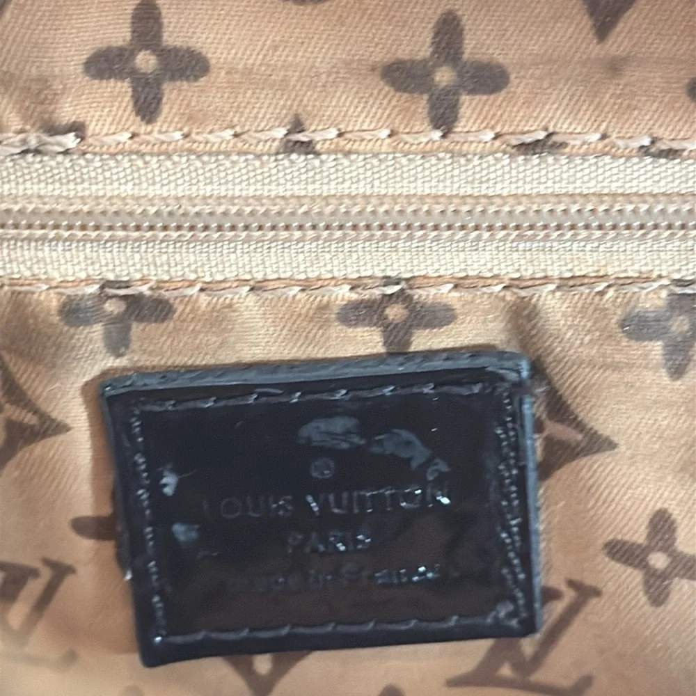 Louis Vuitton Vernis Black Patent Handbag. - Picture 6 of 13